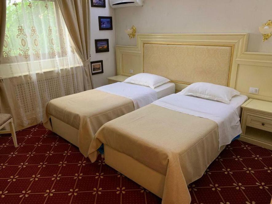 Cazare Plopii Fara Sot Яссы Экстерьер фото