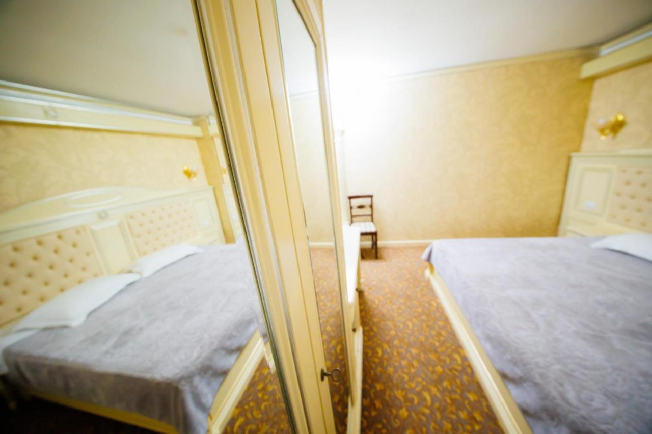 Cazare Plopii Fara Sot Яссы Экстерьер фото